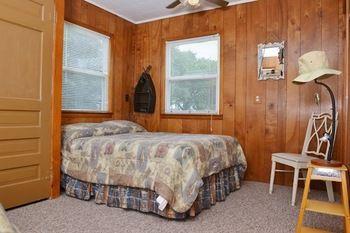 מלון Au Sable Lucky Horseshoe Cabins מראה חיצוני תמונה