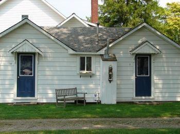 מלון Au Sable Lucky Horseshoe Cabins מראה חיצוני תמונה